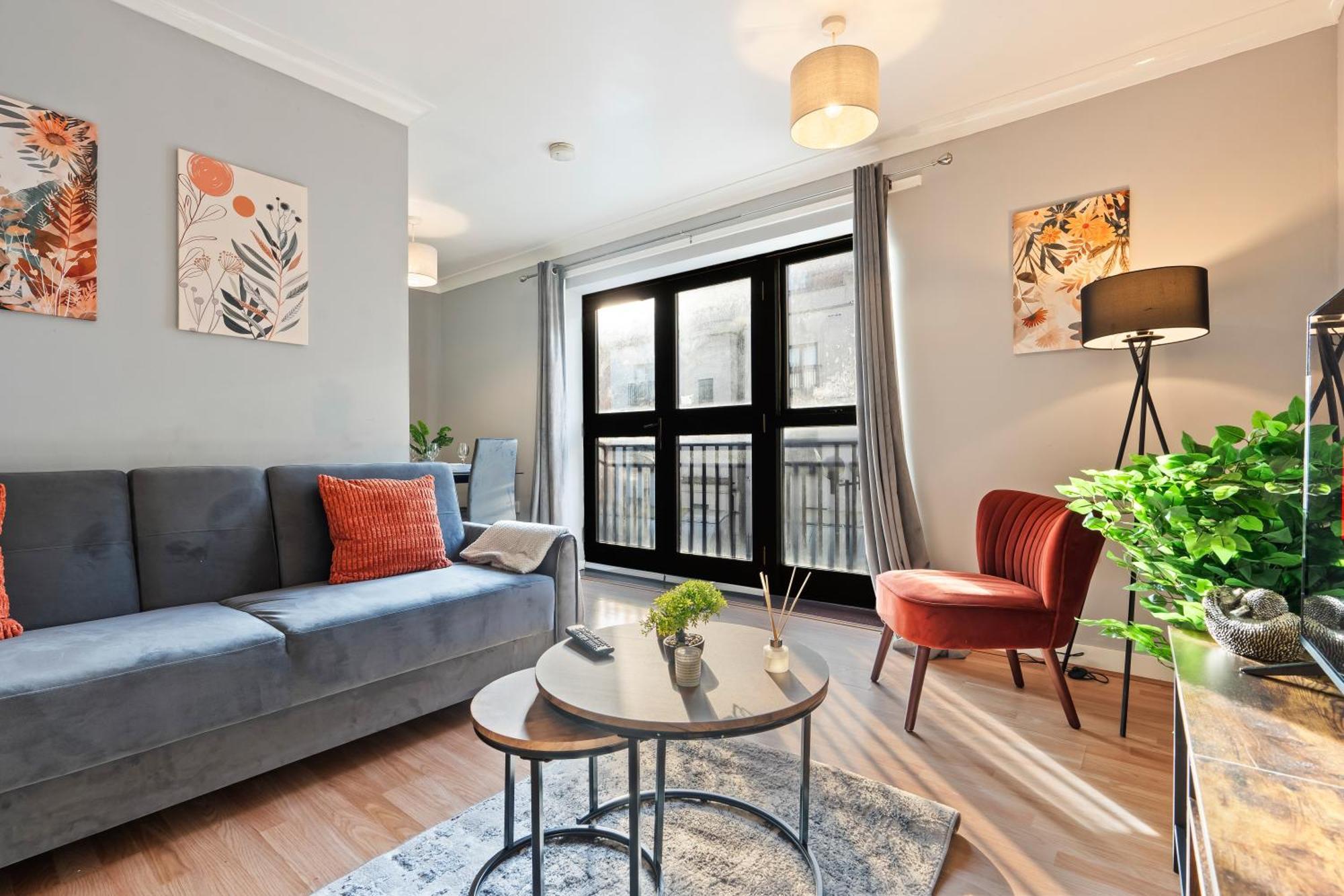 Julie's 2 Bed Wilson St *
